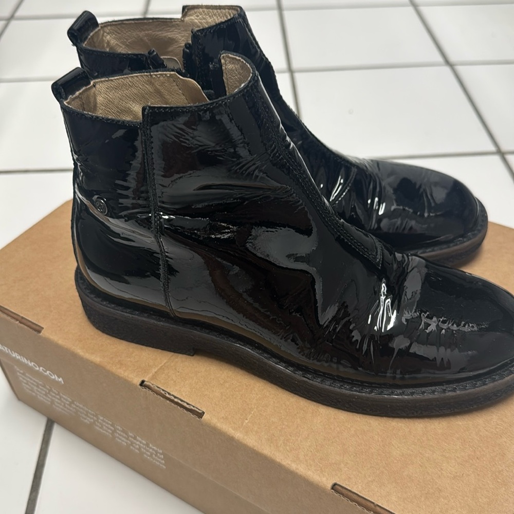 Naturino Black patent bootie